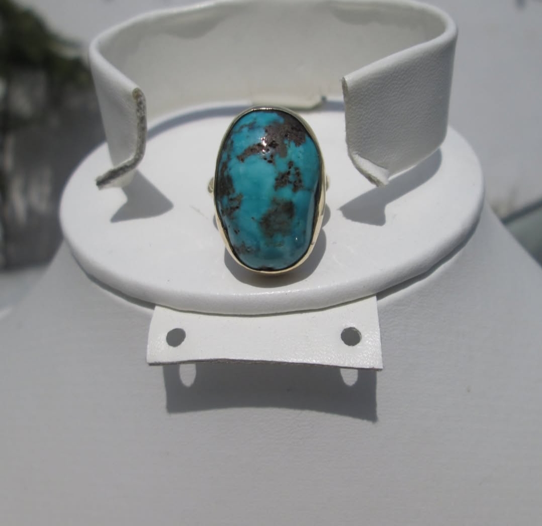Bague turquoise et finition dorée